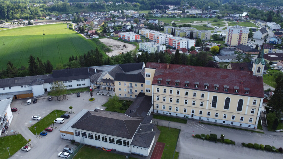 Drei Verletzte bei Brand in einem Hotelgebäude in Stadl-Paura