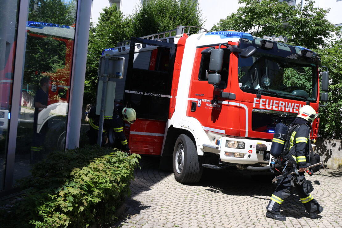 E-Herd eingeschaltet: Dringende Türöffnung mit Brandverdacht in Wels-Vogelweide