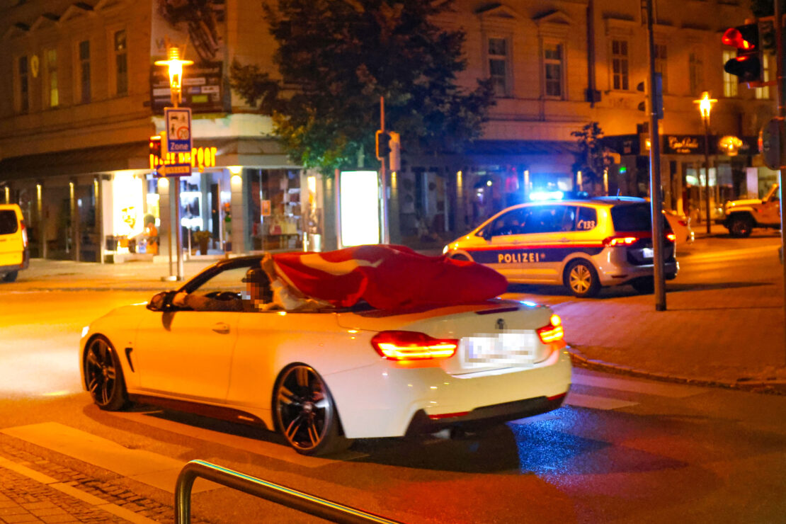 Innenstadt teils abgeriegelt: Große Polizeipräsenz rund um Fußball-Europameister-Achtelfinale