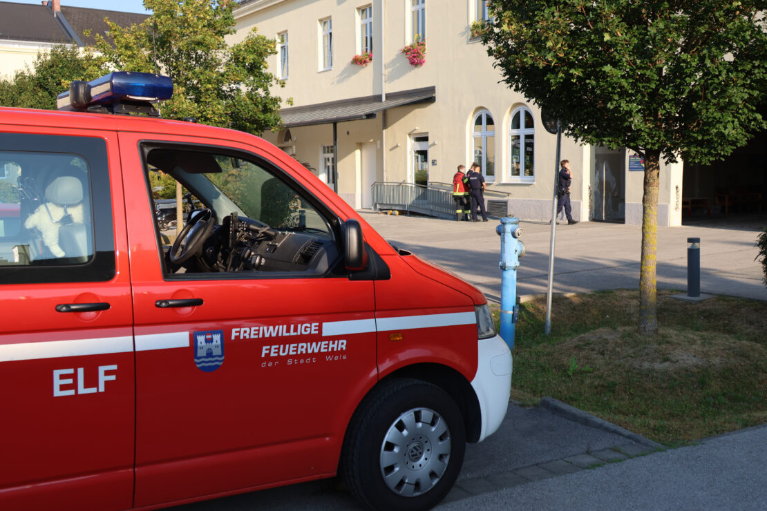 Lautes Piepsen löste Einsatz von Feuerwehr und Polizei in Wels-Lichtenegg aus